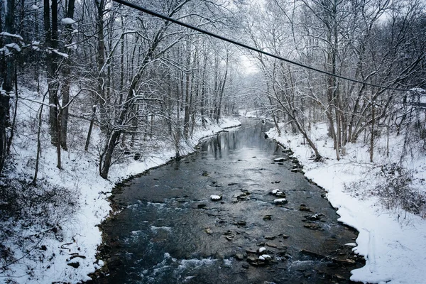 Vue d'hiver des chutes de poudre à canon dans le comté rural de Baltimore, Maryla — Photo