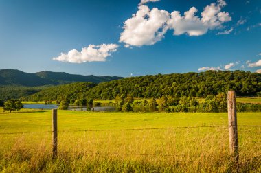 Çit ve Shenandoah Nehri kırsal Shenandoah görünümünü 