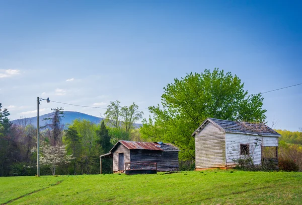 Edificios en una granja en el valle rural de Shenandoah de Virginia . — Foto de Stock