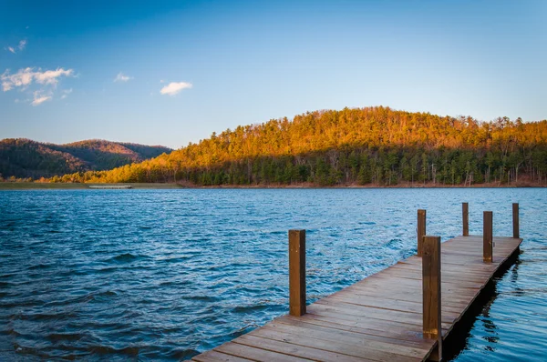 Docka på Lake Arrowhead, i Luray, i Shenandoah Valley av Vi — Stockfoto