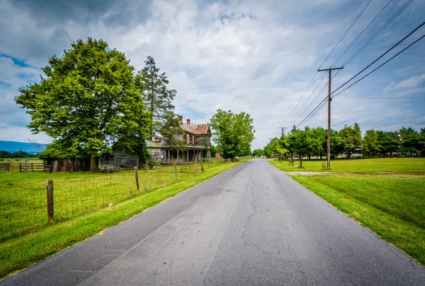 Bauernhof an einer Landstraße in Elkton, im Shenandoah-Tal von — Stockfoto