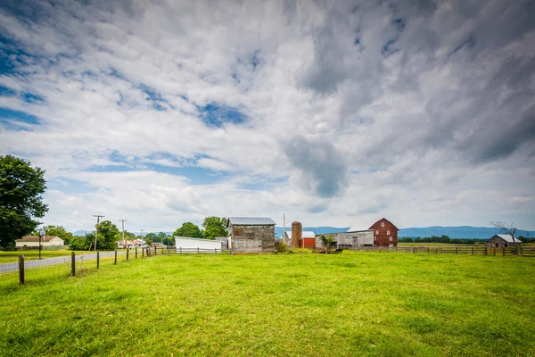 Фермі в Elkton, в сільських долині Шенандоа Вірджинія. — стокове фото