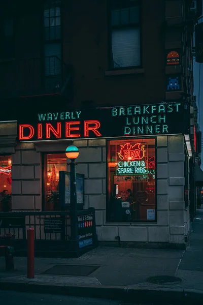 Неоновые Вывески Waverly Diner West Village Манхэттен Нью Йорк — стоковое фото