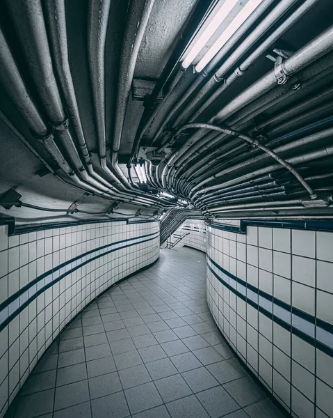 ニューヨーク市マンハッタンの9丁目Path地下鉄駅のトンネル — ストック写真