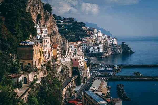 Uitzicht Het Dorp Amalfi Met Omliggende Bergen Zee Campanië Italië — Stockfoto