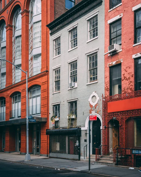 ニューヨーク市マンハッタンのウエストビレッジのマクドゥーガル通り — ストック写真