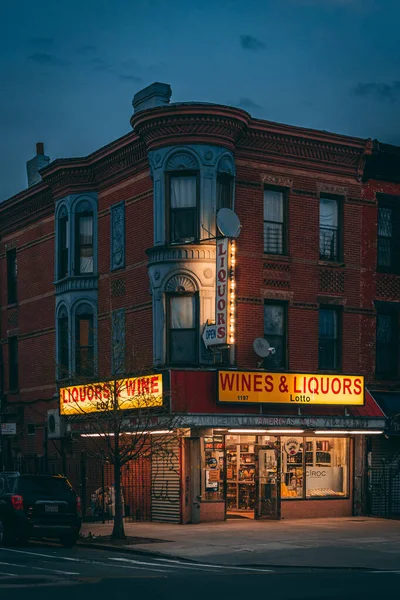 Una Licorería Bushwick Por Noche Brooklyn Nueva York — Foto de Stock