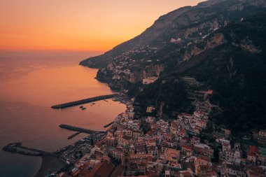 Günbatımı manzarası Amalfi, Campania, İtalya