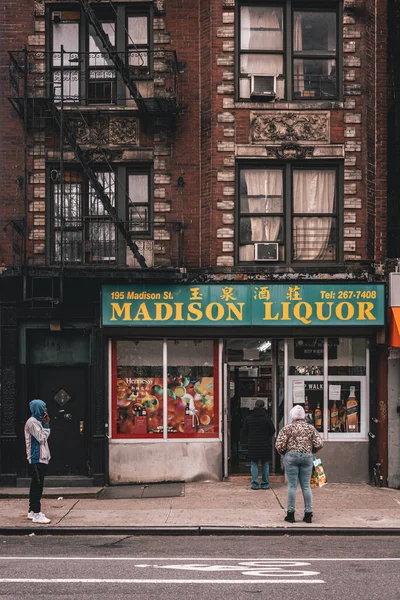 Tienda Licores Lower East Side Manhattan Nueva York — Foto de Stock