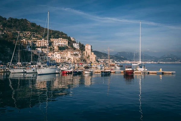 Grupo Barcos Sientan Puerto Costa Amalfitana Campania Italia —  Fotos de Stock