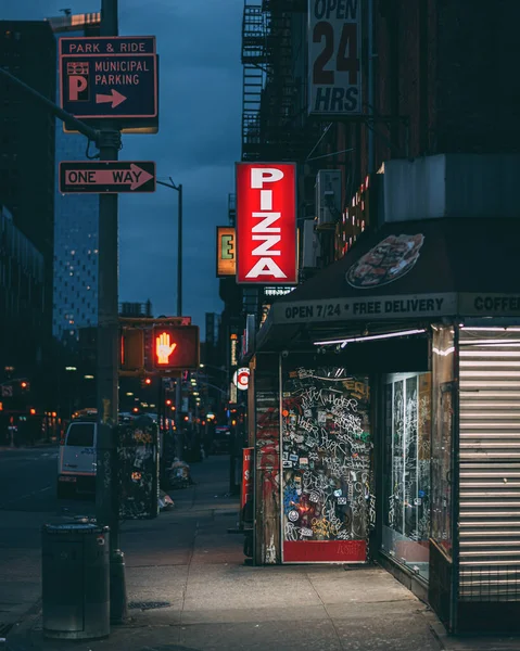 Pizza Skylt Natten Lower East Side Manhattan New York — Stockfoto