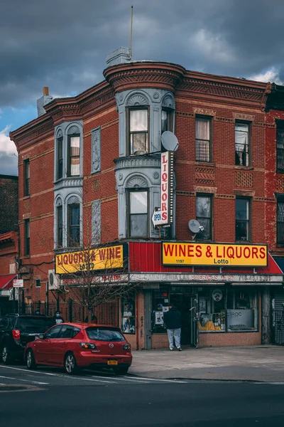 Wines Liquors Sign Bushwick Brooklyn New York — Stock Photo, Image