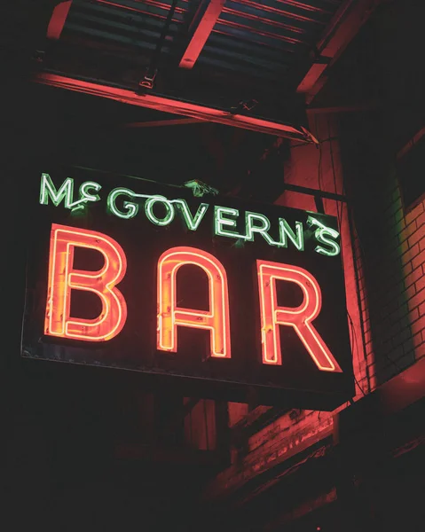 Неоновая Вывеска Mcgoverns Bar Трибеке Манхэттен Нью Йорк — стоковое фото