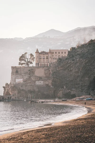 Edifício Penhasco Junto Água Maiori Campania Itália — Fotografia de Stock