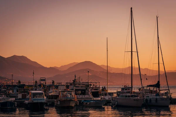 Salida Del Sol Sobre Los Barcos Mar Tirreno Cetara Costa — Foto de Stock