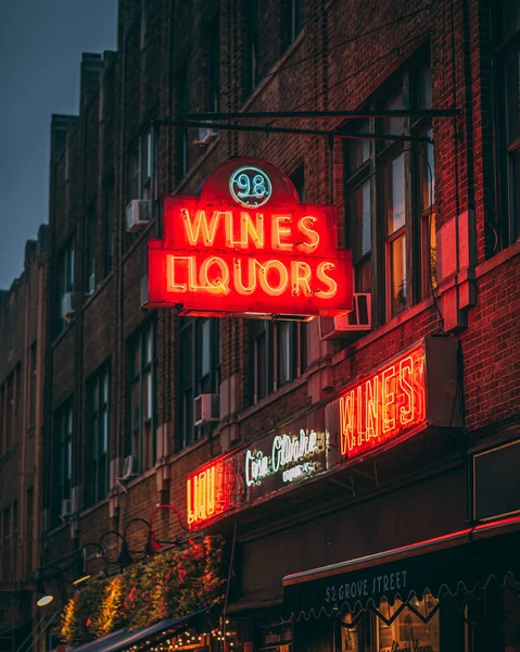 Wine Liquors Neon Sign West Village Manhattan New York City — Stock Photo, Image