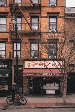 Joe Pizza tabelası, West Village, New York 'ta.