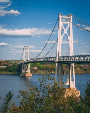Poughkeepsie, New York 'taki Mid-Hudson Köprüsü.
