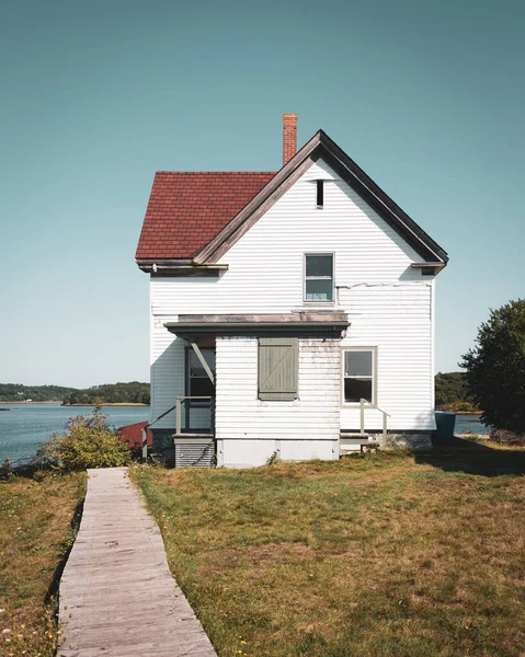 Fehér Ház Piros Tetővel Mókusfénynél Arrowsic Maine — Stock Fotó