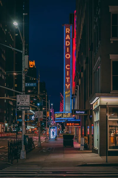 Radio City Music Hall Neon Sign Night Midtown Manhattan New — Stock fotografie