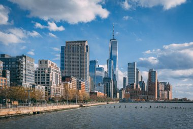 Günbatımında New York City silueti ve Hudson Nehri, Finansal Bölge, Manhattan, New York