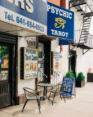 Manhattan, New York 'ta Pyschic ve Tarot kartı okuma tabelası