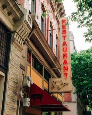 Roanoke, Virginia 'da eski bir restoran tabelası.