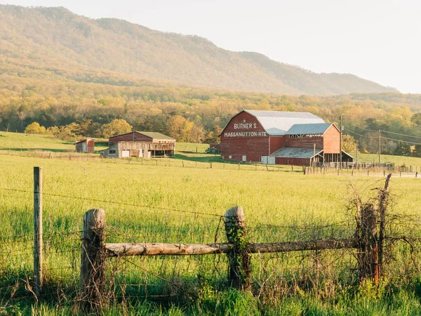 Velho Celeiro Vermelho Uma Fazenda Luray Virginia — Fotografia de Stock