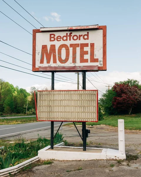 Bedford Motel tabelası, Bedford, Virginia 'da.