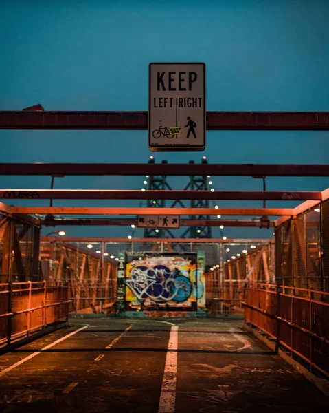 Pasarela Peatonal Del Puente Williamsburg Por Noche Ciudad Nueva York — Foto de Stock