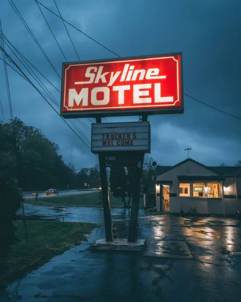 Skyline Motel Znamení Deštivé Noci Roanoke Virginia — Stock fotografie