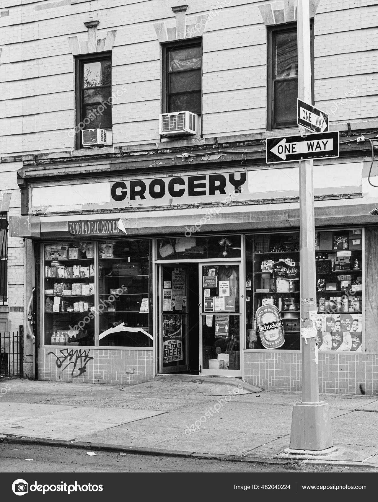 브루클린의 잡화점 — 스톡 에디토리얼 사진 © appalachianview #482040224