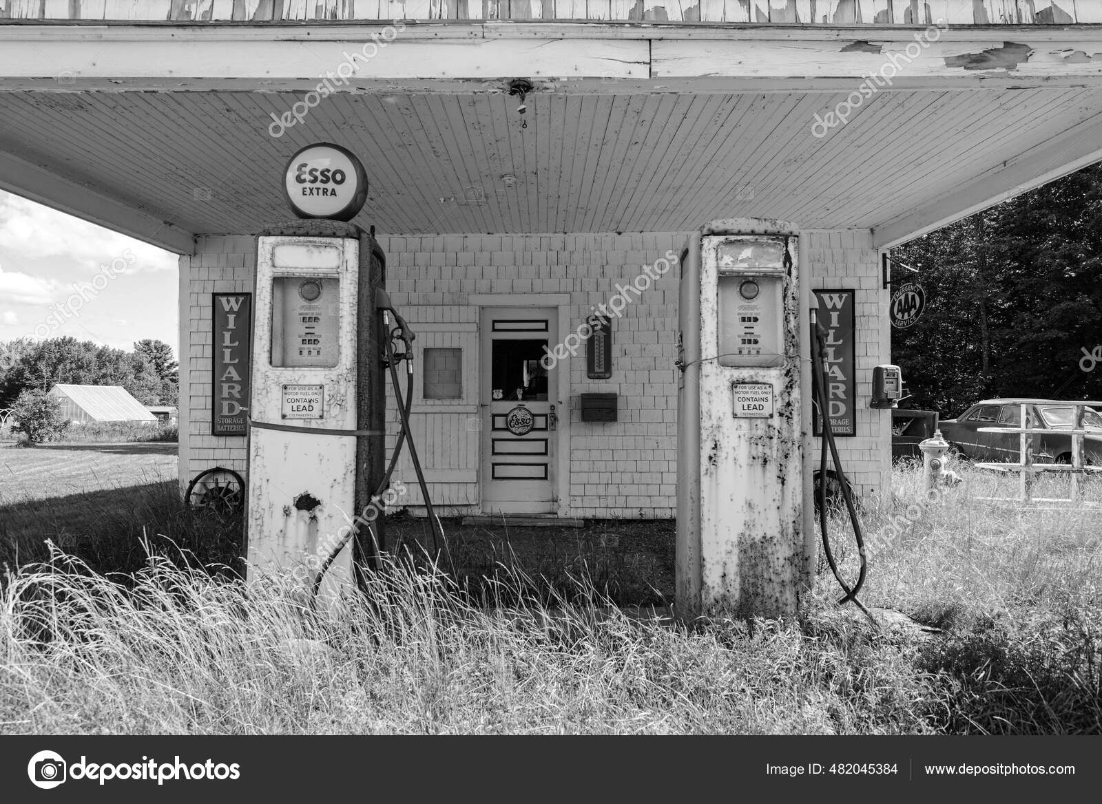 Old Esso Gas Station – Stock Editorial Photo © appalachianview #482045384