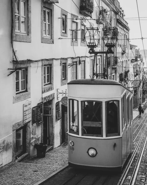 Eine Straßenbahn Auf Dem Elevador Bica Bairro Alto Lissabon Portugal — Stockfoto