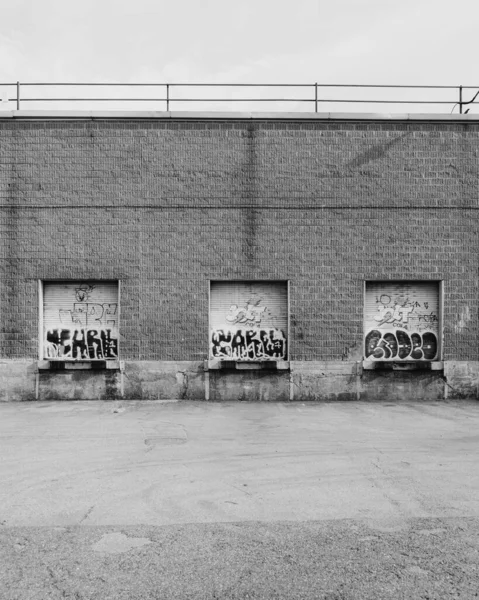 ニューヨーク市ブルックリン区イーストウィリアムズバーグの工業地帯にドックをロードする — ストック写真