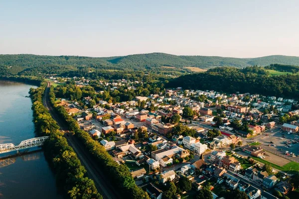 Blick Auf Den Juniata River Und Die Stadt Newport Pennsylvania — Stockfoto