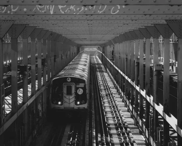 New York Taki Williamsburg Köprüsü Nden Geçen Metro Treni — Stok fotoğraf