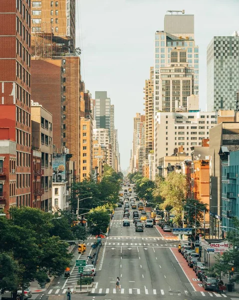 Uitzicht Een Manhattan City Street Met Hoge Gebouwen Vanaf Koch — Stockfoto