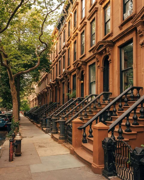 Beautiful Tree Lined Street Brownstones Cobble Hill Brooklyn New York — Stock Photo, Image