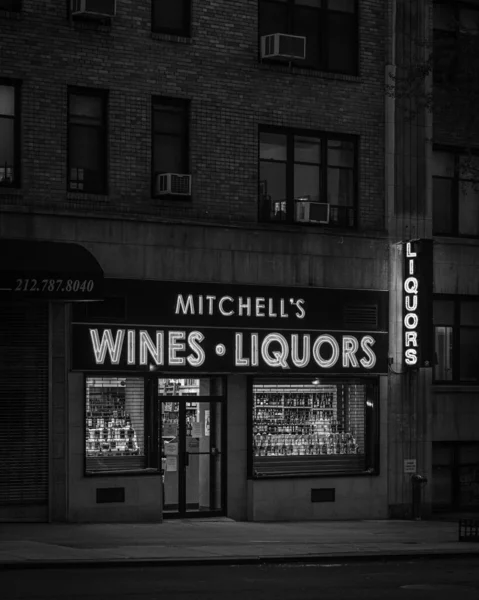 Mitchells Wines Liquors Neon Sign Night Upper West Side Manhattan — Stock Photo, Image