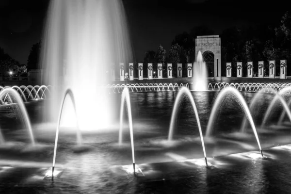 Les Fontaines Commémoratives Seconde Guerre Mondiale Nuit National Mall Washington — Photo