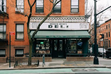 Brooklyn Heights, Brooklyn Heights, New York 'taki Brooklyn Heights Deli' nin köşesinde bir dükkan önü.