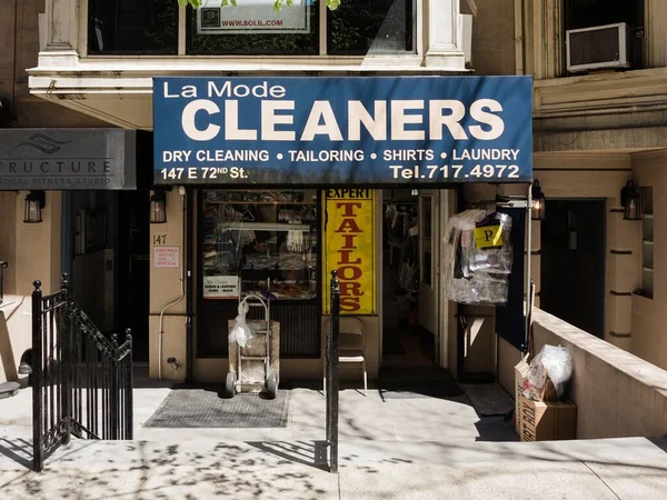 Mode Cleaners Sign Upper East Side New York New York — Stock fotografie