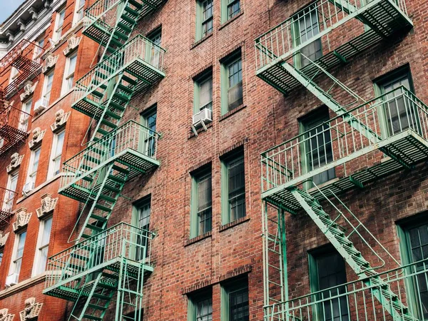 Yangın Merdivenleri Olan Bir Bina West Village Manhattan New York — Stok fotoğraf