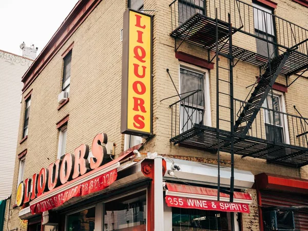 Liquor Store Sign East Williamsburg Brooklyn New York City — Stock Photo, Image