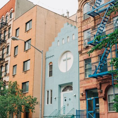 East Village, New York 'ta mavi bir kilise.