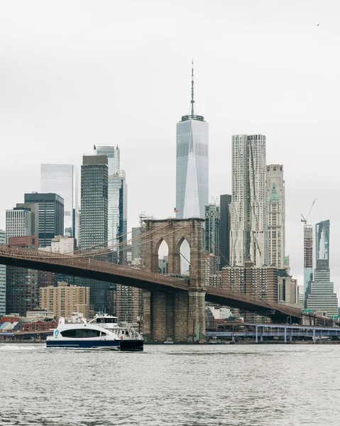 Ferry Com Ponte Brooklyn Horizonte Manhattan Fundo Dumbo Brooklyn Nova — Fotografia de Stock