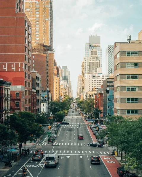 Uitzicht Een Manhattan City Street Met Hoge Gebouwen Vanaf Koch — Stockfoto