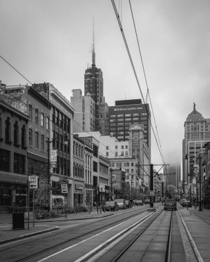 Buffalo, New York 'ta, ana caddede hafif raylar var.