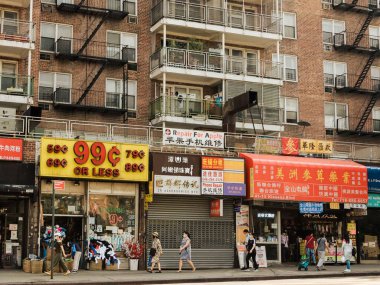 Queens, New York 'taki Flushing Chinatown' da renkli tabelalar